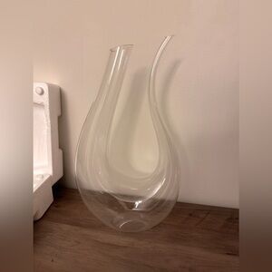 NWT Elegant Clear Glass Decanter